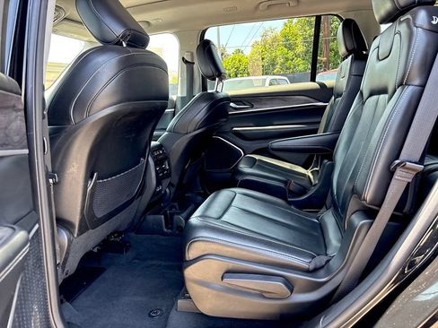 Used 2022 Jeep Grand Cherokee L Limited RWD image 10