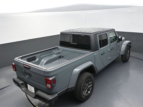 New 2025 Jeep Gladiator Sport image 15