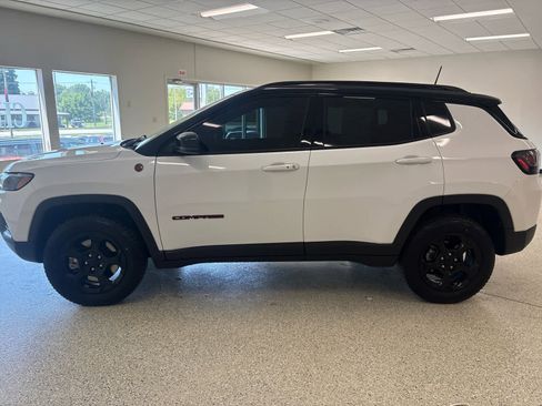 Used 2023 Jeep Compass Trailhawk w/ Trailhawk Elite Group AWD/4WD image 12
