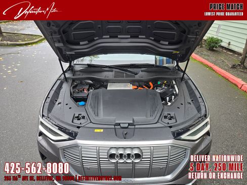 Used 2019 Audi e-tron Prestige w/ Prestige Package image 9