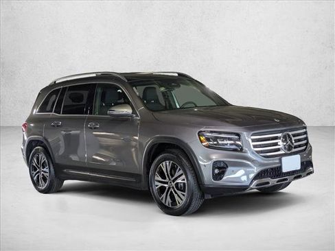 Used 2025 Mercedes-Benz GLB 250 4MATIC image 6