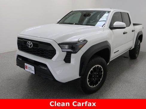 Certified 2025 Toyota Tacoma TRD Off-Road image 2