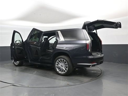 Used 2022 Cadillac Escalade Premium Luxury image 49