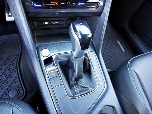 Used 2023 Volkswagen Tiguan SE R-Line image 32