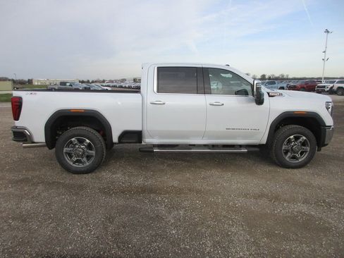 New 2026 GMC Sierra 3500 SLT w/ SLT Premium Package AWD/4WD image 3