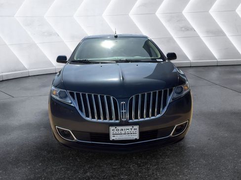 Used 2013 Lincoln MKX FWD image 2