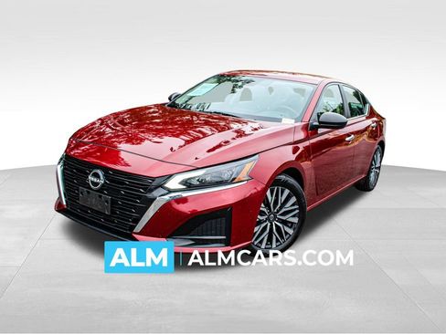 Used 2025 Nissan Altima 2.5 SV FWD image 1