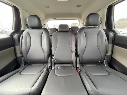 New 2026 Kia Carnival LXS image 30