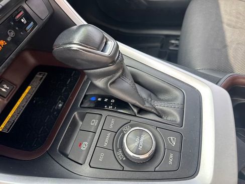 Used 2019 Toyota RAV4 Limited w/ Advanced Technology Package AWD/4WD image 19