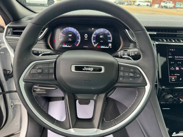 Used 2023 Jeep Grand Cherokee Altitude AWD/4WD image 13