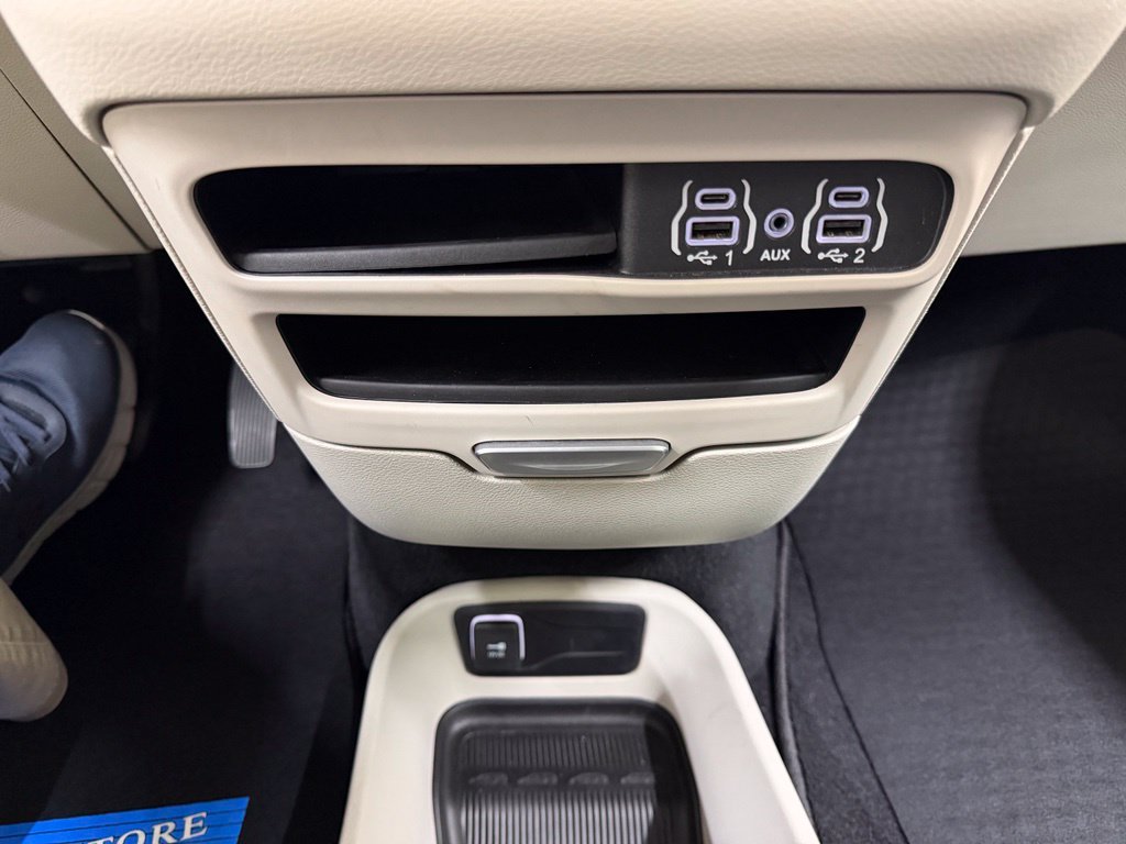 Used 2024 Chrysler Pacifica Touring-L FWD image 30