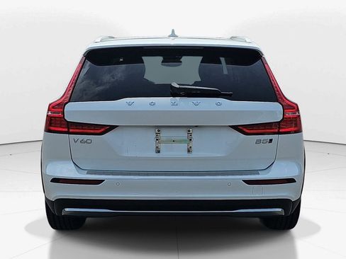 Used 2025 Volvo V60 B5 Cross Country Plus AWD/4WD image 7