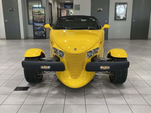 Used 2002 Chrysler Prowler RWD image 2