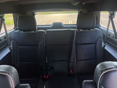 Used 2023 GMC Yukon XL SLT w/ SLT Premium Package AWD/4WD image 39