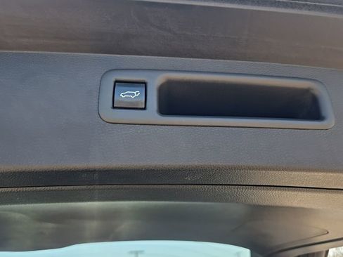 Used 2023 Toyota Highlander XLE image 46