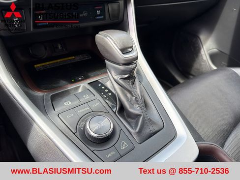 Used 2023 Toyota RAV4 XLE AWD/4WD image 28