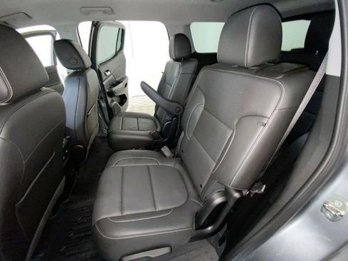 Used 2023 GMC Acadia SLT w/ LPO, Floor Liner Package FWD image 13