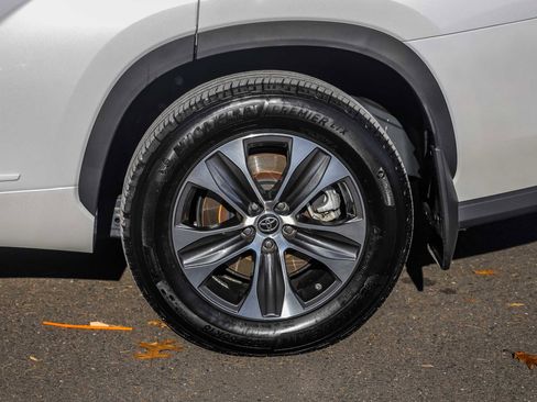 Used 2022 Toyota Highlander XLE image 13