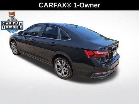 Used 2024 Volkswagen Jetta SE FWD image 3
