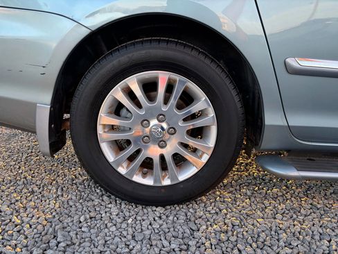 Used 2009 Toyota Sienna XLE image 7