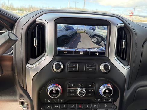 Used 2021 GMC Sierra 1500 SLT w/ SLT Premium Plus Package AWD/4WD image 28