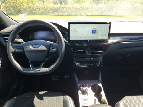 Certified 2024 Ford Escape ST-Line w/ Tech Pack #1 AWD/4WD image 17
