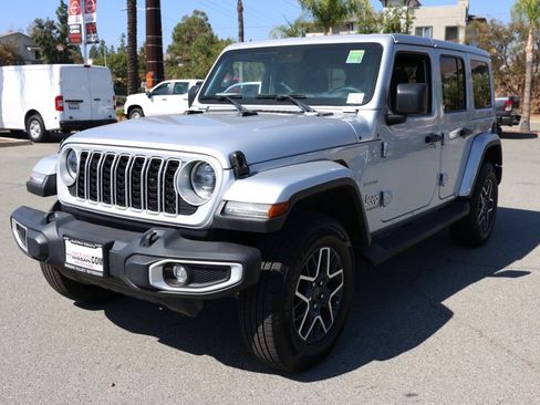 Used 2024 Jeep Wrangler Sahara image 8