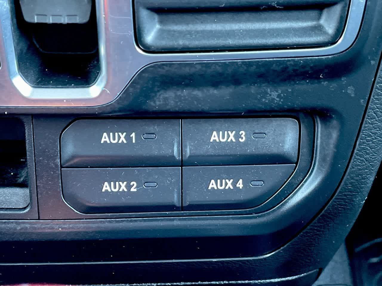 Used 2018 Jeep Wrangler Unlimited Sahara AWD/4WD image 30