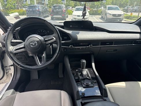 Used 2019 MAZDA MAZDA3 Hatchback w/ Preferred Package FWD image 18