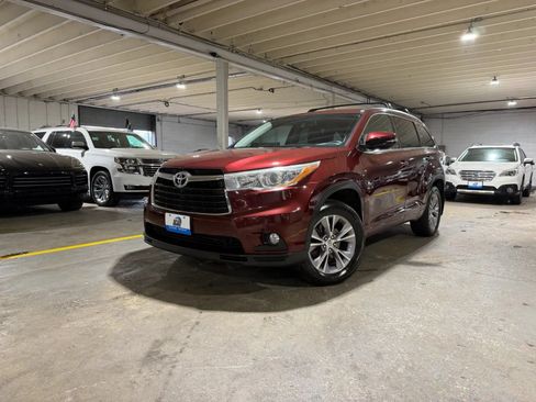 Used 2015 Toyota Highlander XLE AWD/4WD image 1