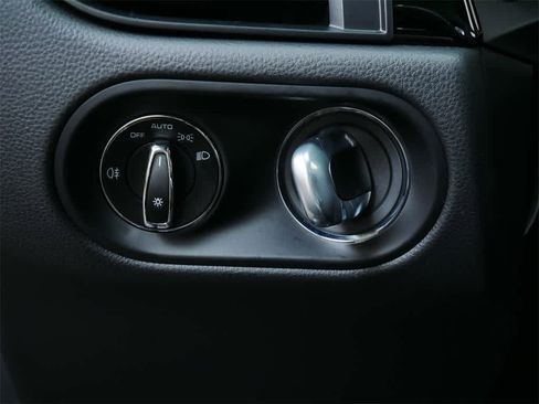 Used 2025 Porsche Macan image 18