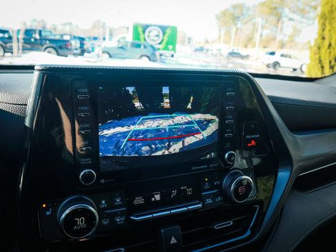 Used 2022 Toyota Highlander XSE image 24