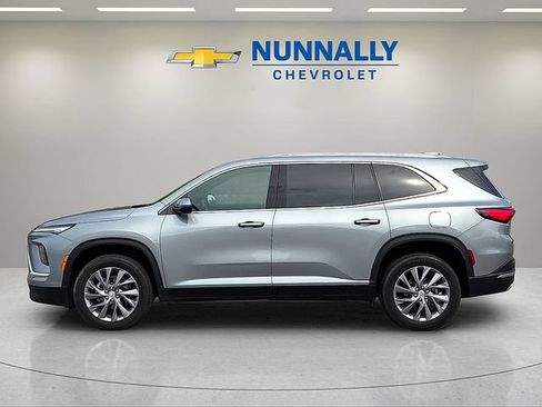 Used 2025 Buick Enclave Preferred FWD image 2