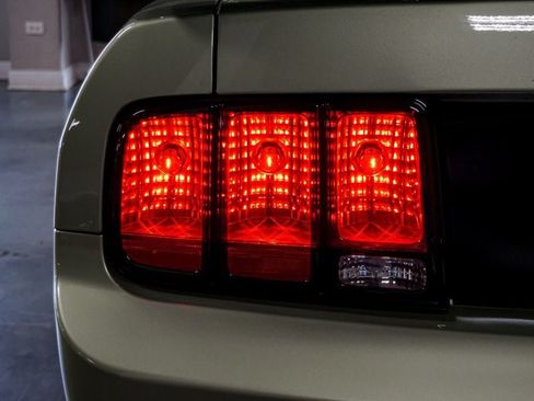 Used 2005 Ford Mustang GT RWD image 71