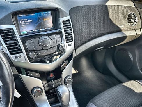 Used 2014 Chevrolet Cruze LT w/ Technology Package image 30