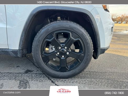 Used 2018 Jeep Grand Cherokee Laredo image 11