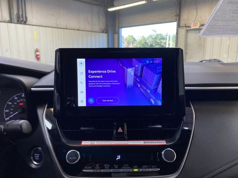 Used 2025 Toyota Corolla SE image 36