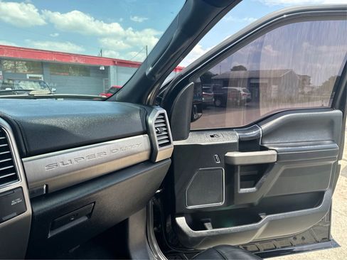 Used 2021 Ford F250 Platinum w/ Tremor Off-Road Package AWD/4WD image 22