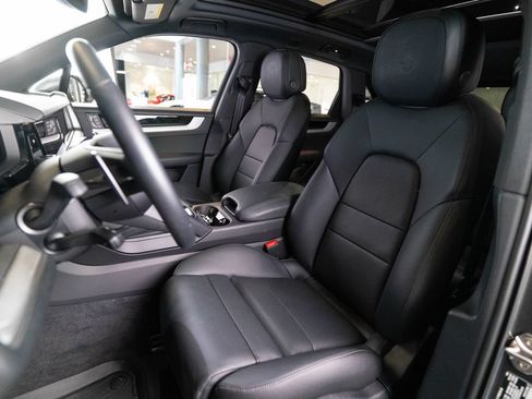 Certified 2026 Porsche Cayenne AWD/4WD image 5