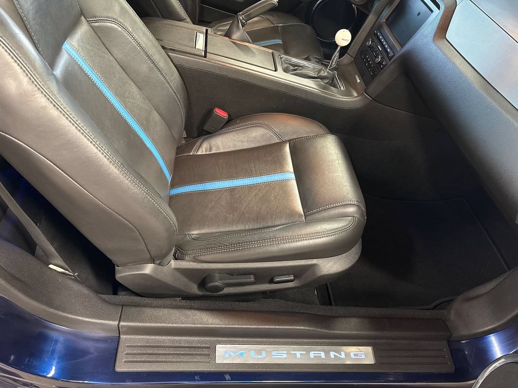 Used 2010 Ford Mustang GT Premium RWD image 46