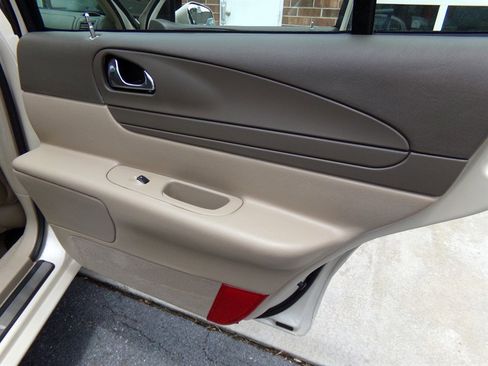 Used 2001 Lincoln Continental image 73