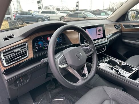 Used 2024 Volkswagen Atlas SE AWD/4WD image 44