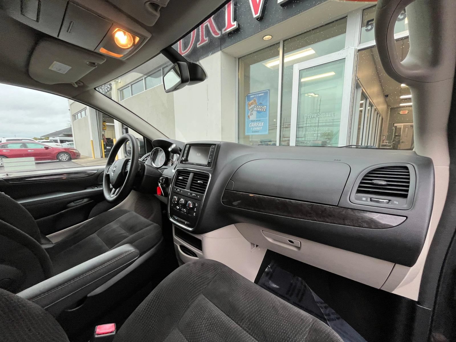 Used 2019 Dodge Grand Caravan SE w/ UConnect Hands-Free Group FWD image 31