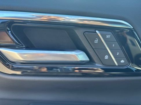 Used 2025 Chevrolet Suburban Premier AWD/4WD image 15