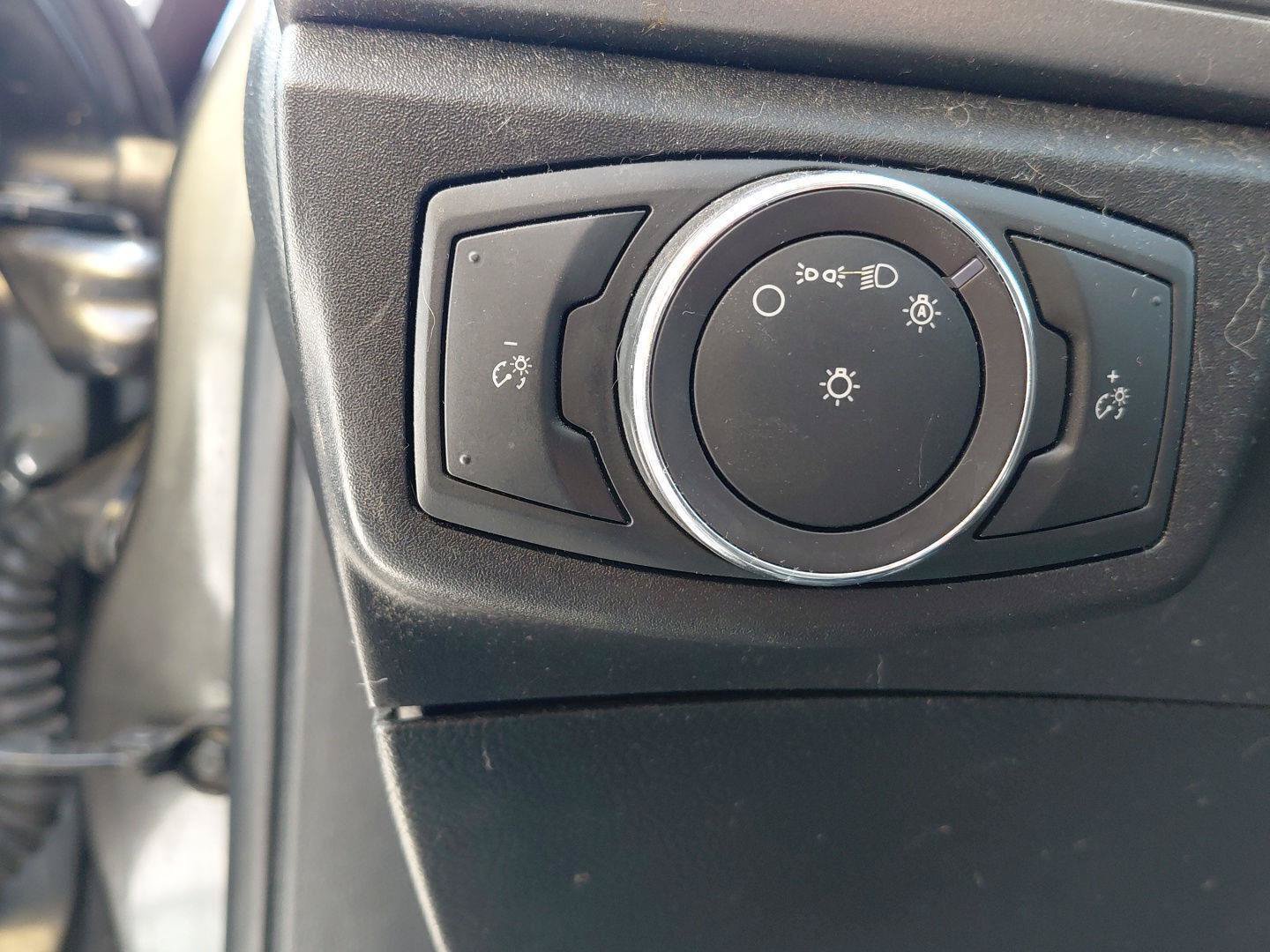 Used 2018 Ford Fusion SE w/ Fusion SE Technology Package FWD image 25
