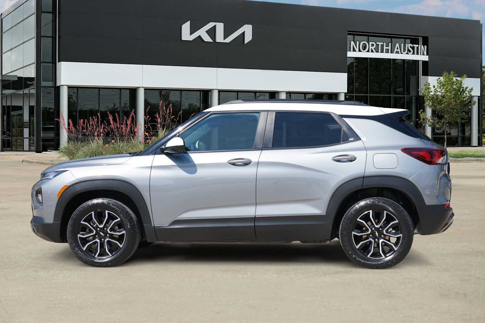 Used 2023 Chevrolet TrailBlazer ACTIV AWD/4WD image 3