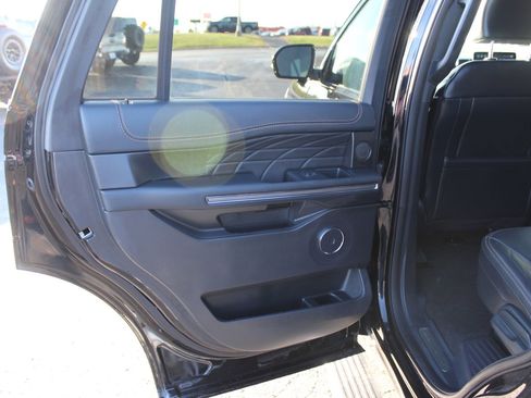 Used 2023 Ford Expedition Platinum image 18