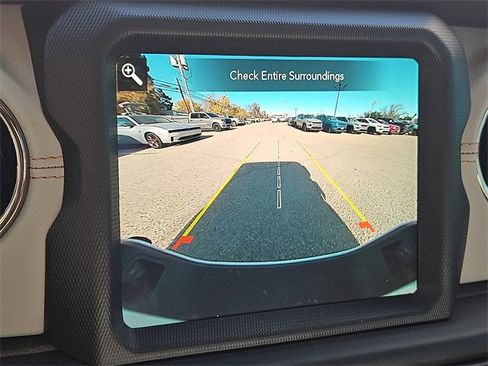 Used 2023 Jeep Gladiator Overland image 16