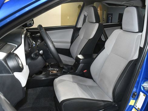 Used 2018 Toyota RAV4 XLE image 7