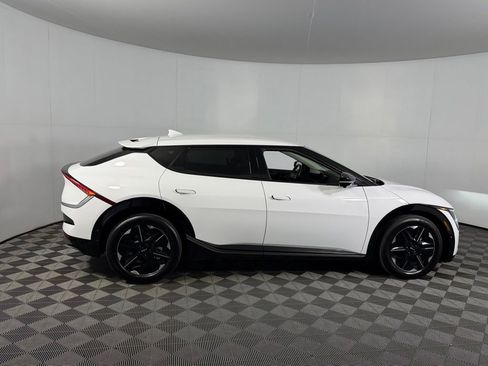 Used 2025 Kia EV6 Wind RWD image 3